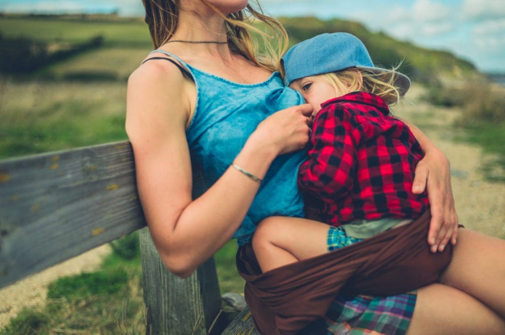 New study reveals the public make it more difficult for women to breastfeed