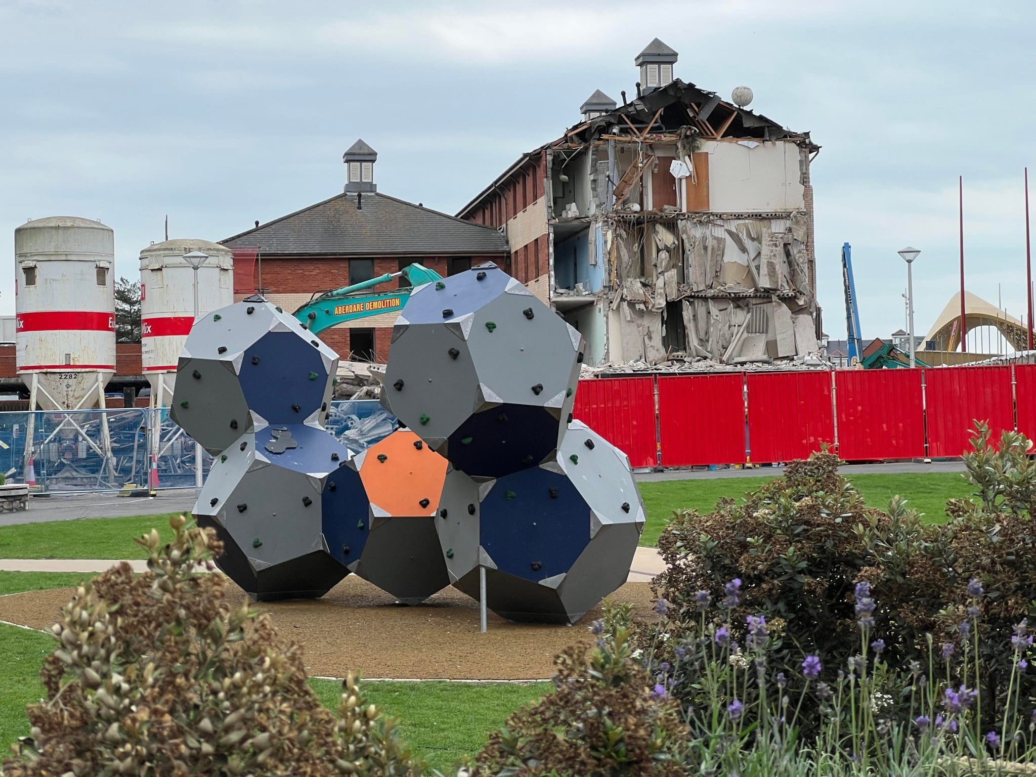 Building's demolition paving way for more Swansea redevelopment