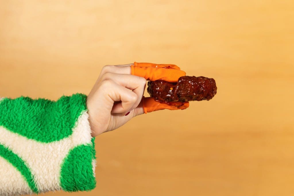 Cardiff restaurant introduces ‘Finger Lickin’ Gloves’ to help messy eaters