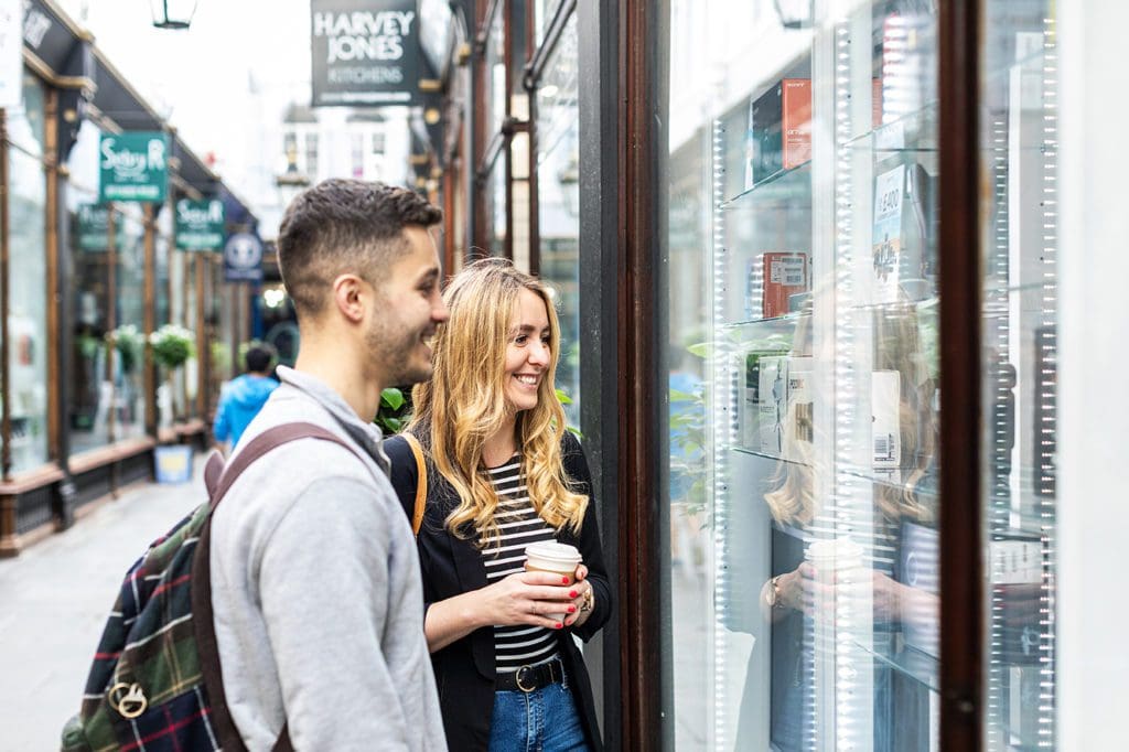 Hundreds of ‘love notes’ with exclusive offers hidden around Cardiff
