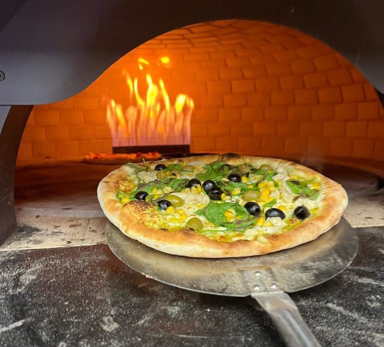 Fireaway pizza takeaway chain opens in Ystrad Mynach