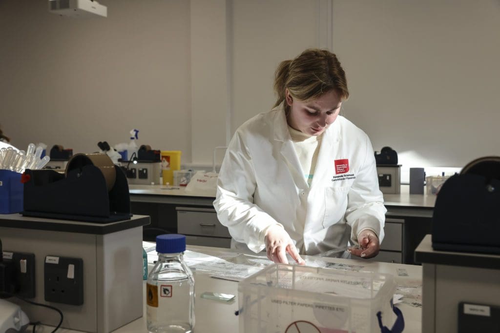 Economy Minister visits University of South Wales to meet the growing numbers of women leaders in science