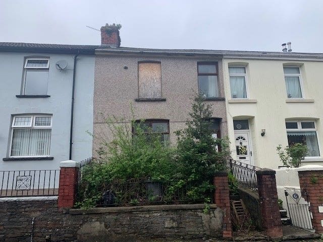 House for sale that can only be viewed from a distance could be yours for just £14,000