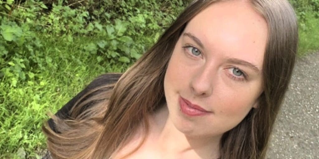 Graduate with rare heart condition enjoying success with pet photography business