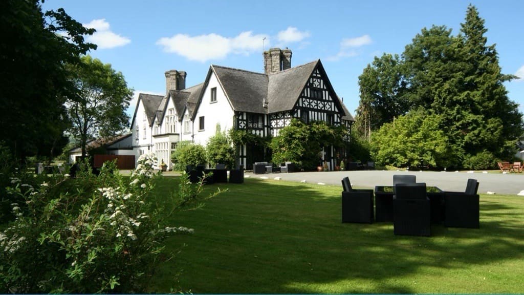 16th Century Country hotel in Caersws under new ownership