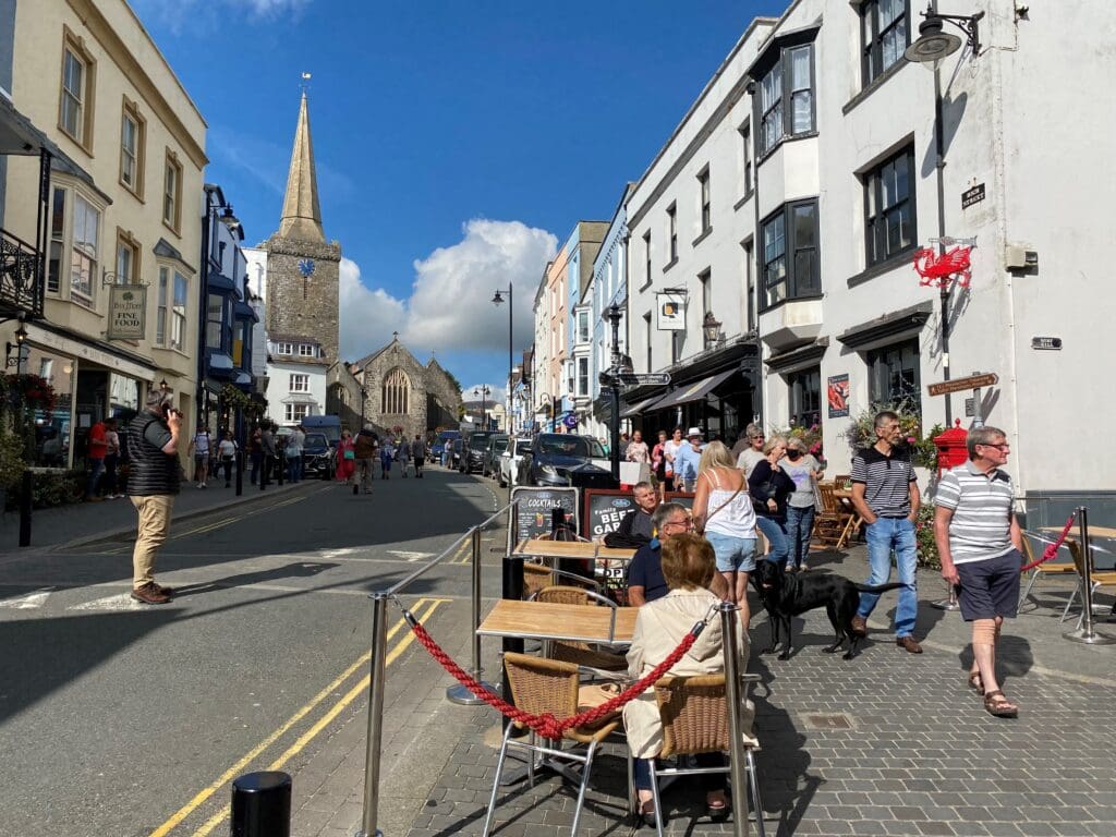 Tenby gets ready for annual summer pedestrianisation scheme