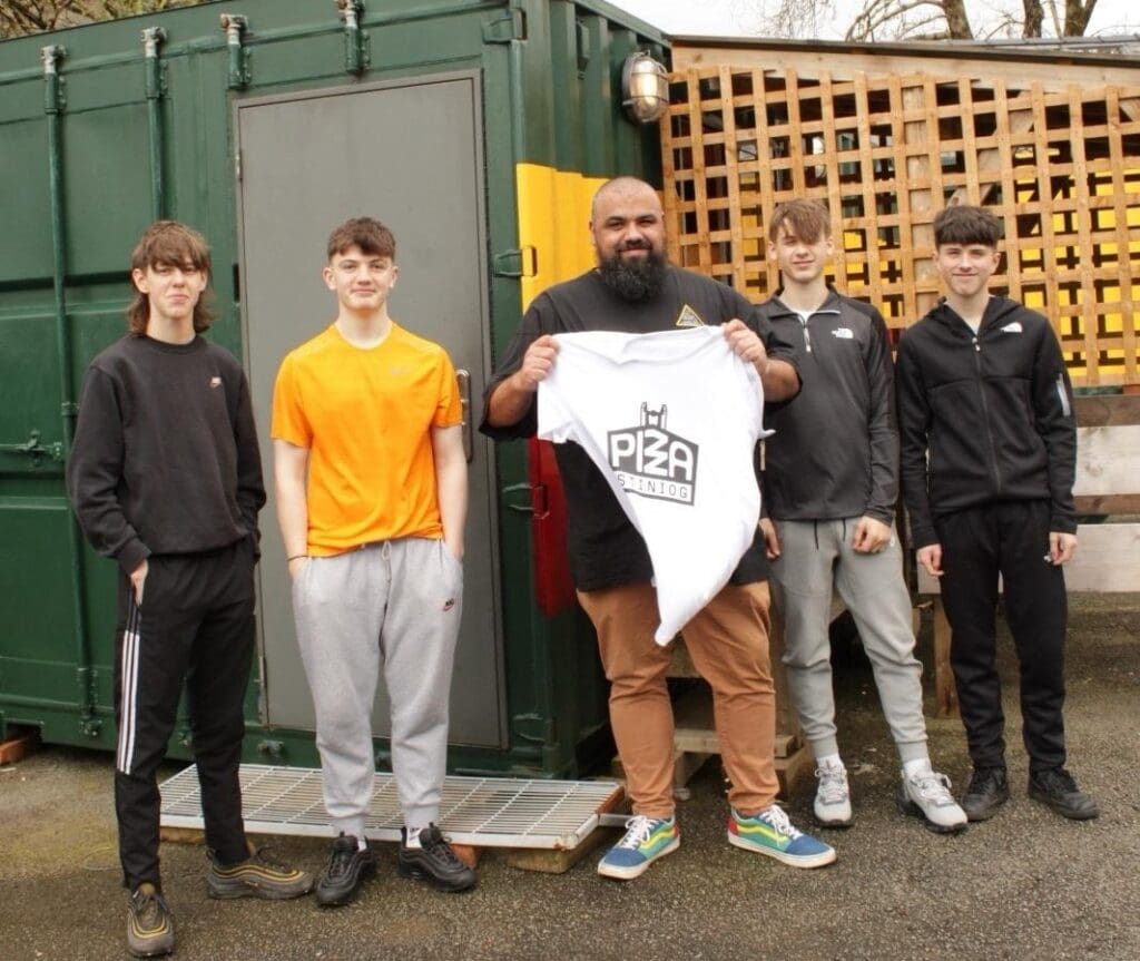Top TV chef Chris inspires young pizza entrepreneurs in Gwynedd