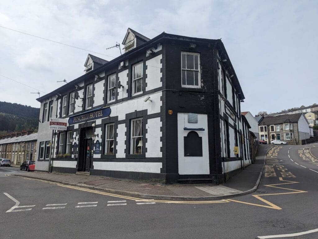 Hollywood stars linked South Wales hotel sells at auction