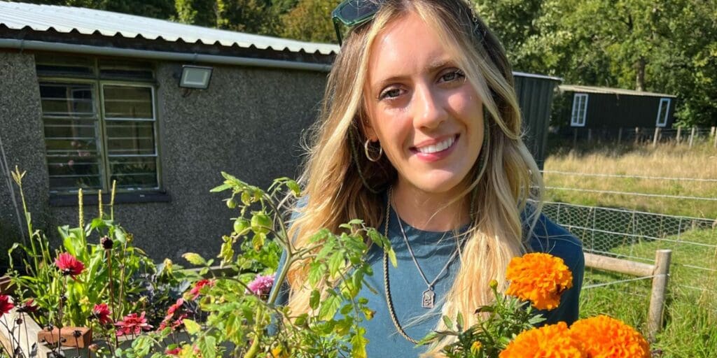 Welsh TV gardener calls on people of Wales to reduce pesticide use to protect water and wildlife