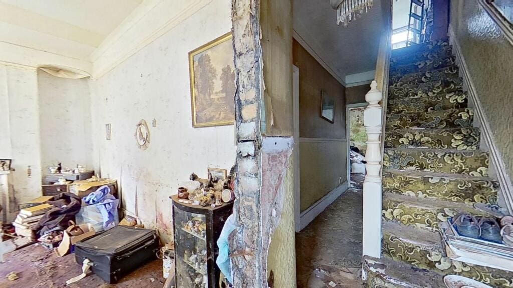 Dilapidated South Wales Valleys house tuned up for auction sale