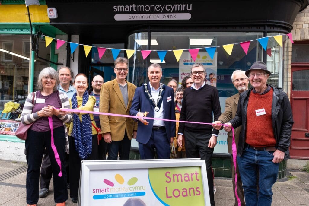 Welsh town fights back against bank closures