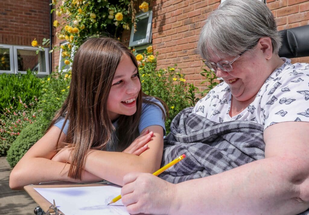 Alfresco art class in beautiful garden is big draw for pupils