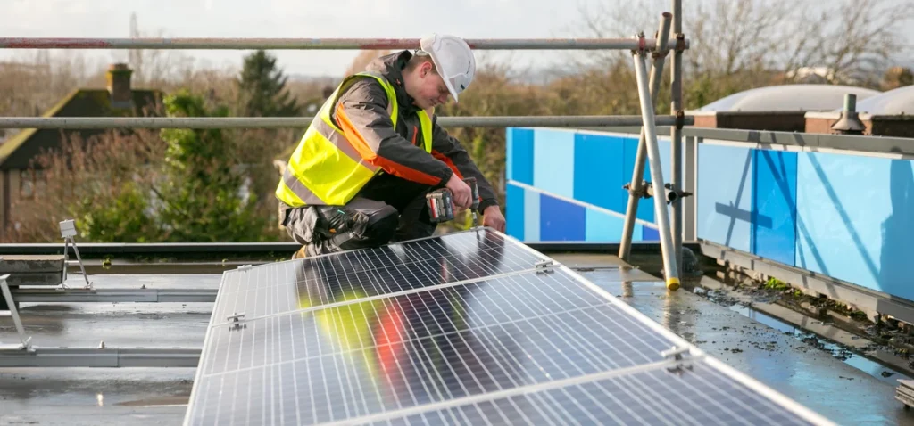 Businesses and community groups win support to reduce carbon emissions