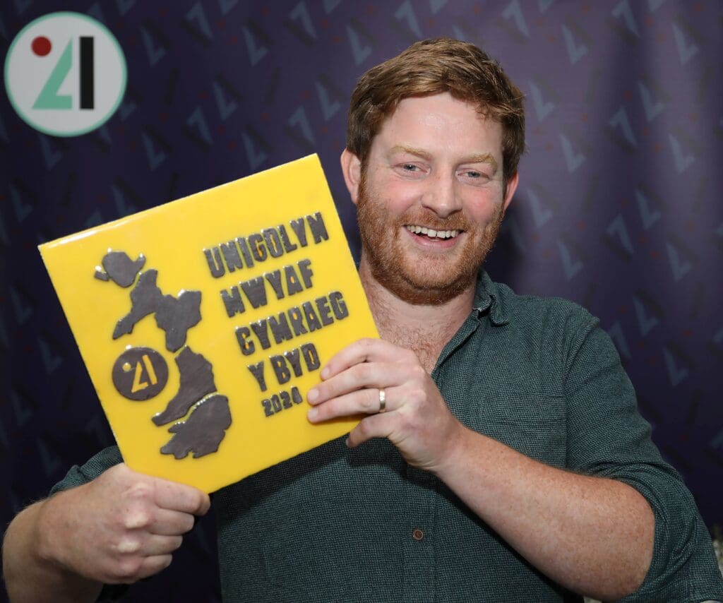 Talented carpenter Geraint crafts a new future and clinches award