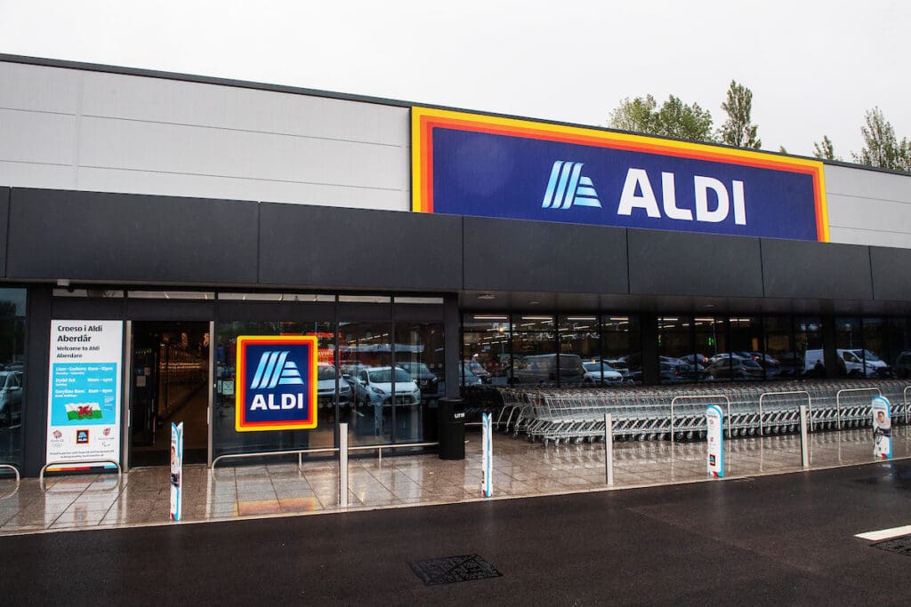 Aldi’s Newest Store in Aberdare Opens with a Ribbon-Cutting by Team GB Rugby Star