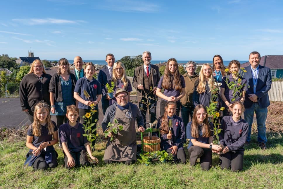 Harvesting the benefits of enhancing biodiversity locally