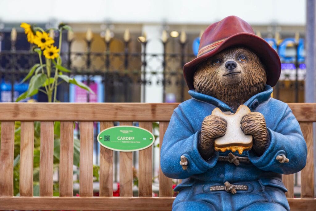 Cardiff gets a bear-y special visitor as Paddington statue arrives
