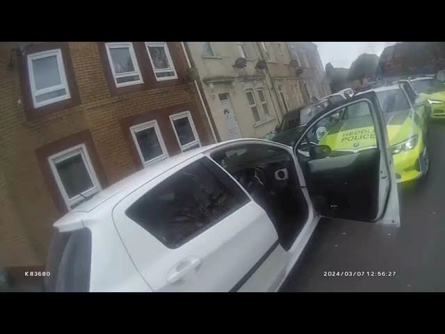 Drug dealers who rammed a police car jailed