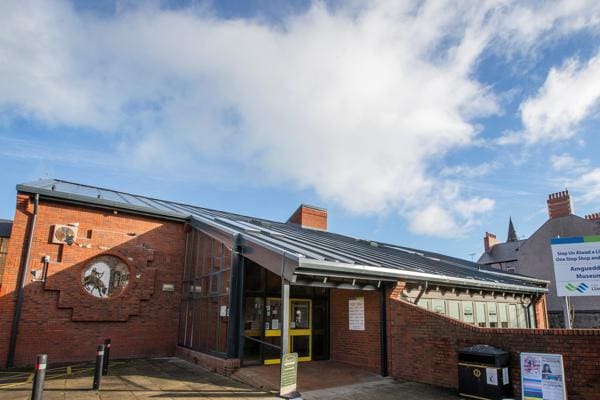 Rhyl Library wins national competition to host writing workshop