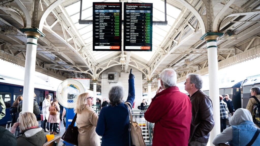 Transport for Wales issues Storm Eowyn travel update