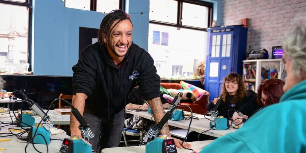 Homeless artist finds his spark thanks to Business Wales