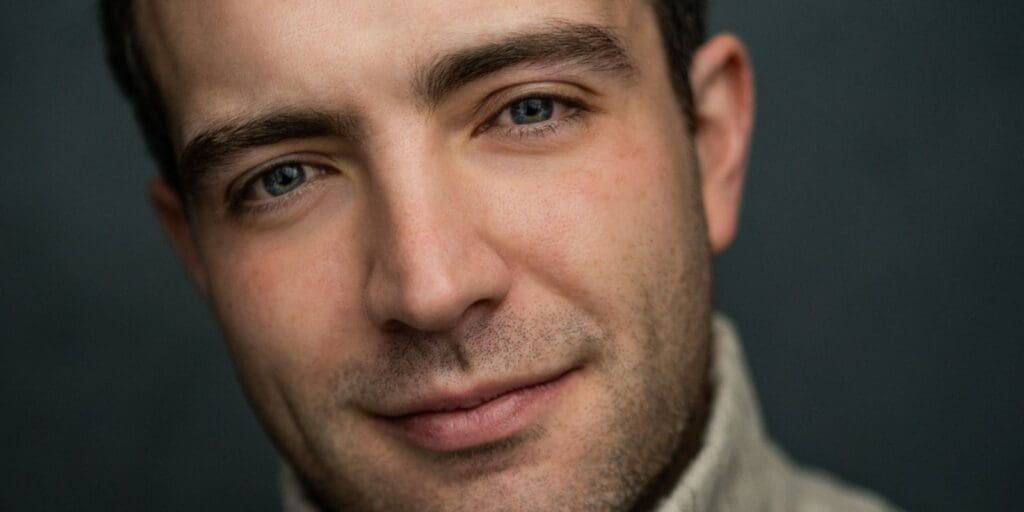 Panto Favourite Gareth Tempest Returns for ‘Rapunzel’