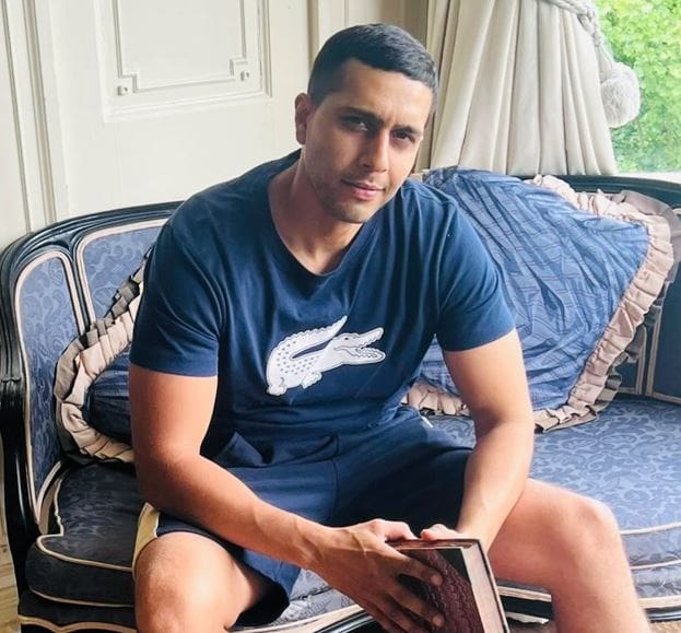 Teenagers arrested after man fatally stabbed in Barry