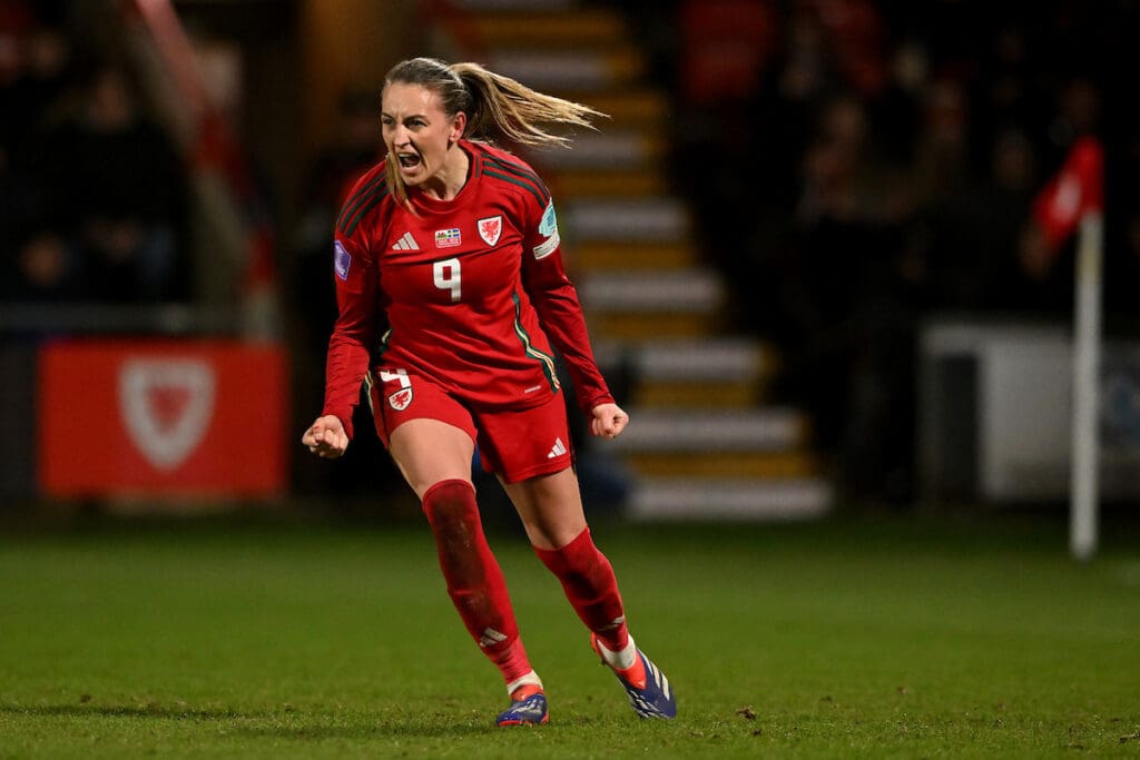Kayleigh Barton announces her retirement from football