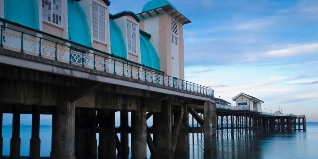 Police issue stark warning over jumping from Penarth Pier