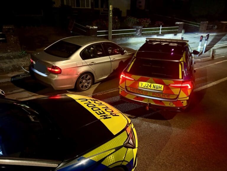 Driver arrested after police pursuit through Cardiff