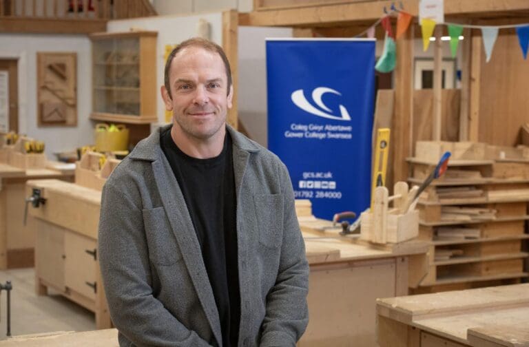 Alun Wyn Jones swaps the rugby field for the classroom