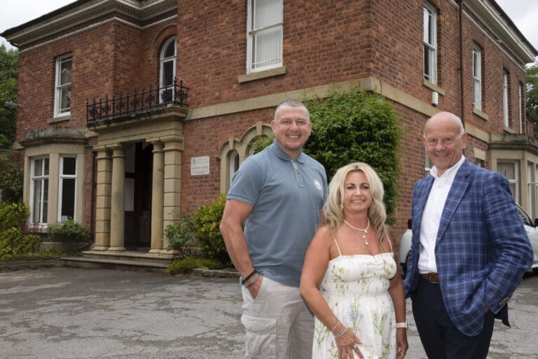 Hairdresser travels to Wrexham to trace family link to actor Russell Crowe