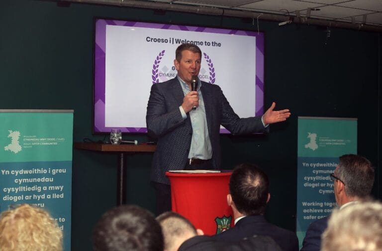 Dathlu cefnogwyr diogelwch cymunedol yn Aberystwyth