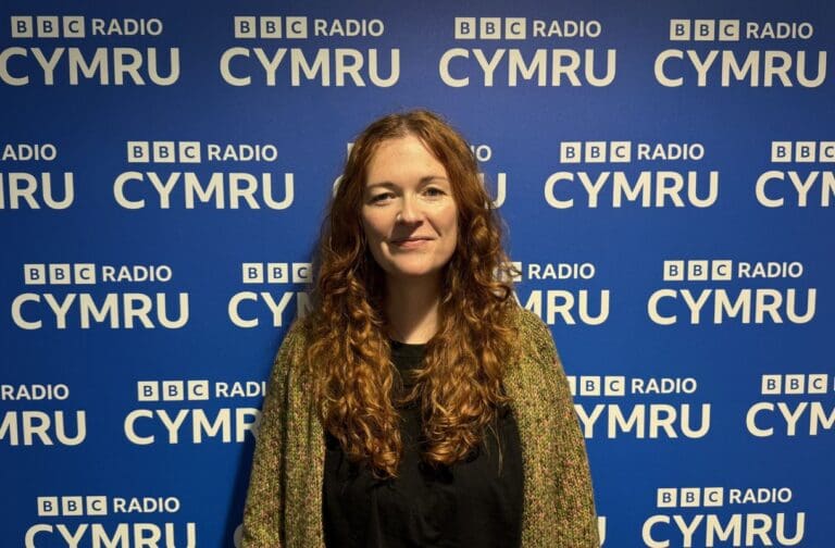 Manon Steffan Ros named new presenter of BBC Radio Cymru arts programme