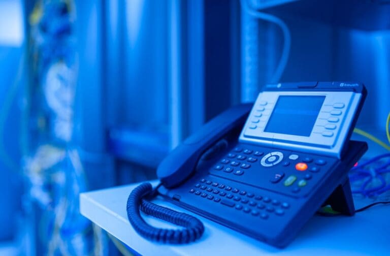 Security in VoIP telephony: how companies avoid outages and cyber threats