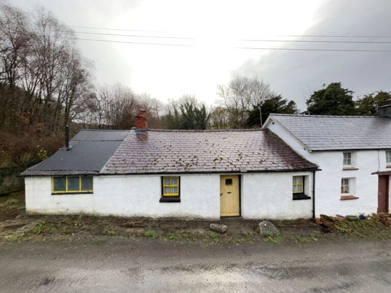 West Wales cottage sparks bidding war after £5,000 auction listing