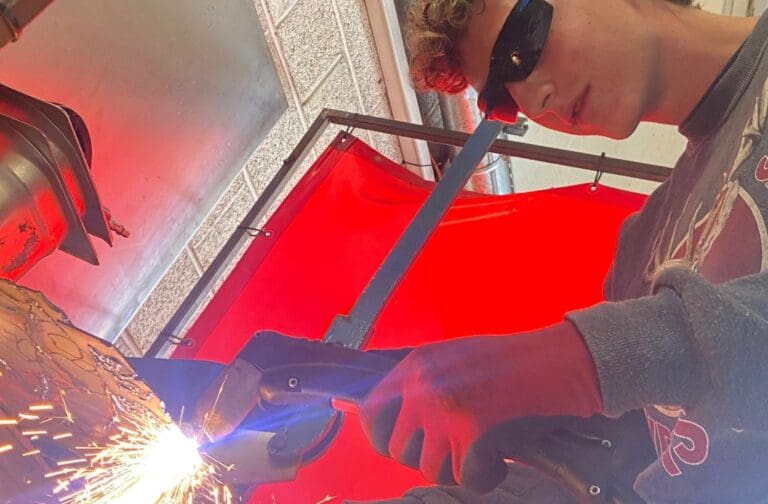 Free arts training scheme launched for young people in Pontypridd