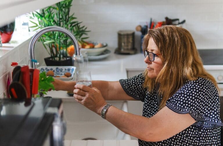 Simple phone call could save a life during extreme heat, warns Age Cymru