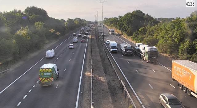 Morning rush hour delays on M4 between Junctions 24 and 23A