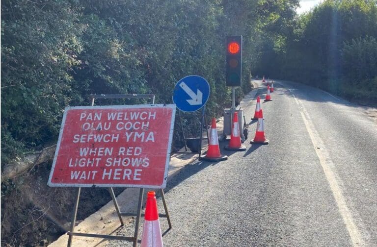 Heol Goch back open with traffic lights after Cardiff flooding