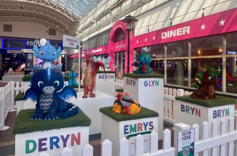 Cardiff families make more than 1,000 eco pledges with Brick Draig