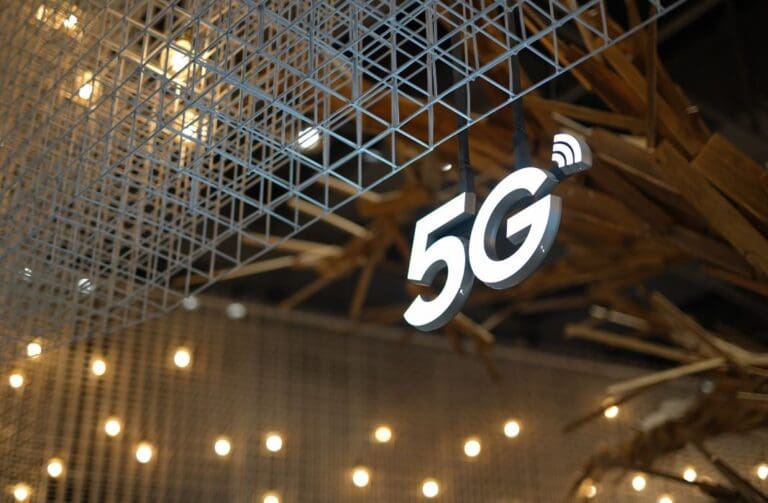LTE vs 5G: Is 5G Really Faster Where You Actually Use Your Phone?