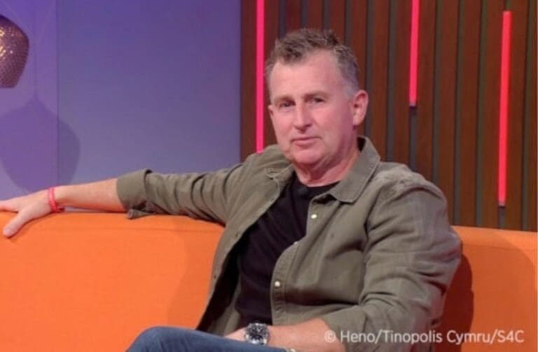Nigel Owens swaps rugby field for farm in new S4C series