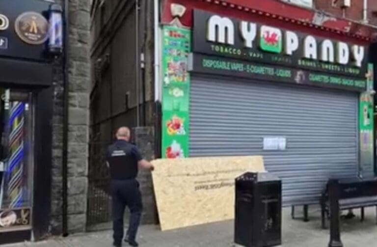Tonypandy shop My Pandy shut after illegal tobacco and vapes seizure
