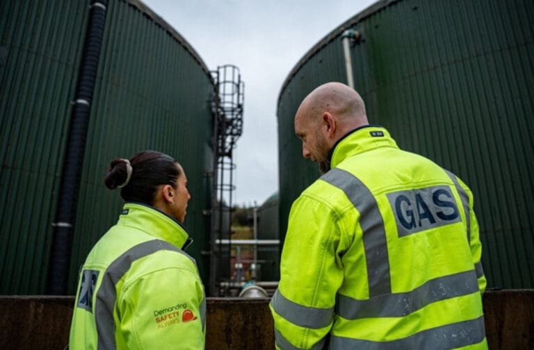 Green gas could meet almost half of Wales’ gas demand, report finds Two workers in high-visibility GAS jackets at a gas plant