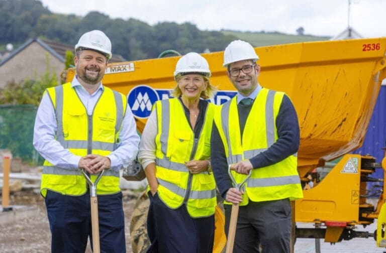 Nearly 100 new affordable homes planned across South Wales James Griffiths, Amanda Davies and Councillor Tim Thomas of Valleys to Coast Group
